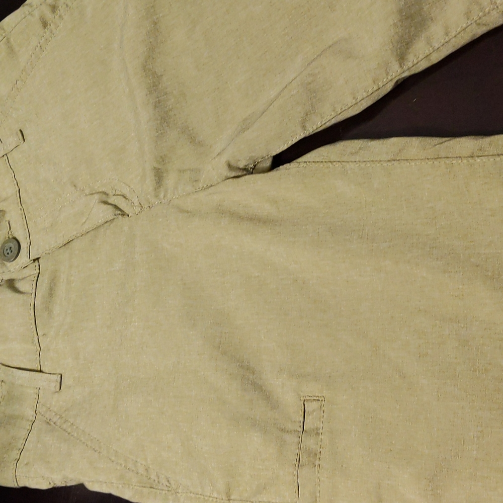 ✨5/$25✨ Boys Levi's 511 tan moisture wicking shorts - Picture 2 of 6